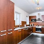 Karolina Apartman